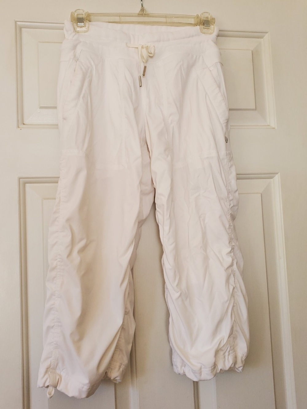 Lululemon Athletica Fully Lined White Cargo Cropped Pants Size 4